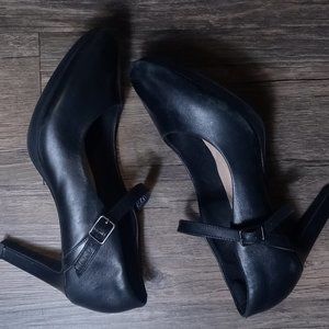 Clarks Mary Jane Heel Size 9